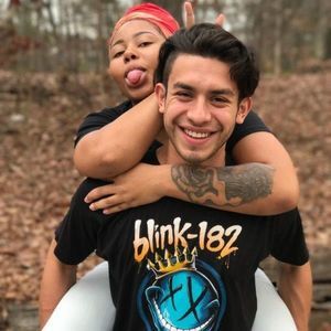 Meet your Posher, Santos